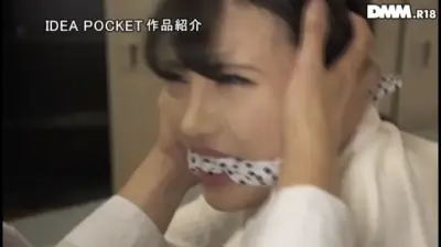 嚙ませ猿轡の女子大生