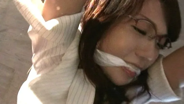 嚙ませ猿轡の女教師